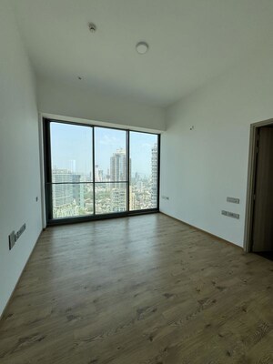 Room in 5 BHK Apartment at Rustomjee Crown, Prabhadevi – for Rent