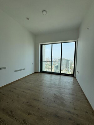 Room in 5 BHK Apartment at Rustomjee Crown, Prabhadevi – for Rent