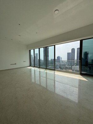 Room in 5 BHK Apartment at Rustomjee Crown, Prabhadevi – for Rent