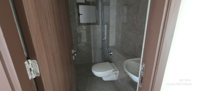 Bathroom, sheth-auris-bliss 2 Bedroom 667 Sq.Ft. Apartment In Malad West Mumbai 10427638