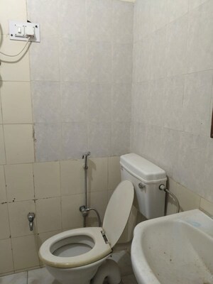 Bathroom in 3 BHK Builder Floor at Ardee City, Sector 52 – for Rent