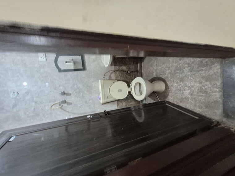 Washroom, mayur vihar 1.5 Bedroom 400 Sq.Ft. Builder Floor In Mayur Vihar Delhi 10427754