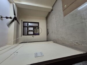 Kitchen in 1.5 BHK Builder Floor at Mayur Vihar – for Rent