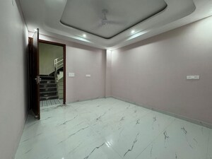 Room in 1 BHK Builder Floor at Chattarpur – for Rent