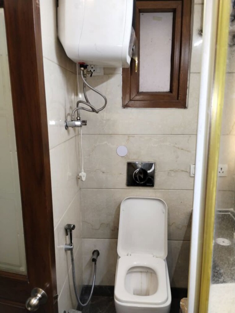 Bathroom, mayur vihar 2.5 Bedroom 1050 Sq.Ft. Apartment In Mayur Vihar Delhi 10427768