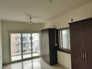 Room in 3 BHK Apartment at Jains Carlton Creek Phase 2, Manikonda – for Rent