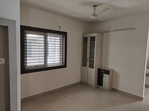 Room in 3 BHK Apartment at Jains Carlton Creek Phase 2, Manikonda – for Rent