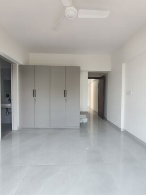 Room in 2 BHK Apartment at Amardeep CHS Tilak Nagar, Tilak Nagar – for Rent
