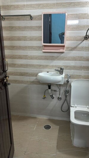 Bathroom in 2 BHK Builder Floor at S S Southend, Sector 49 – for Rent