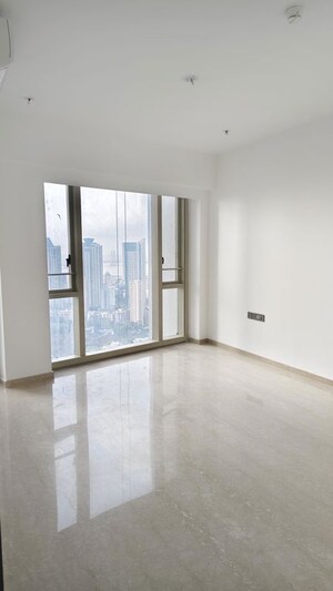 Room in 2 BHK Apartment at Lodha The Park, Worli – for Rent