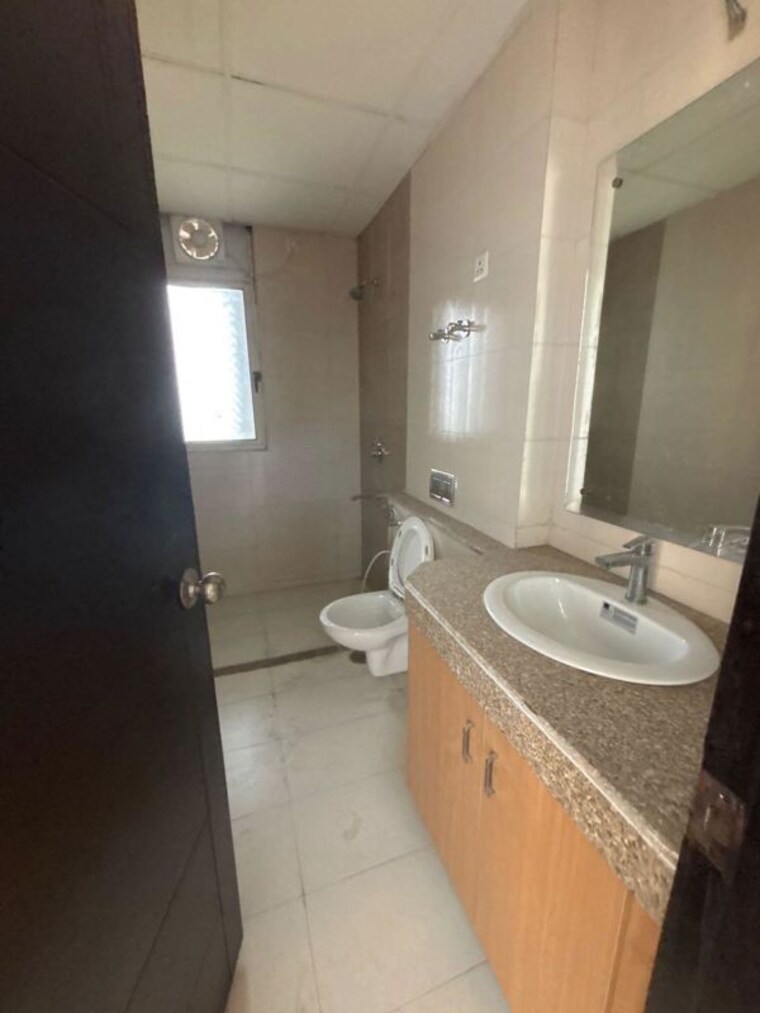 Bathroom, jaypee-greens-kalypso-court 3 Bedroom 2640 Sq.Ft. Apartment In Sector 128 Noida 10425378
