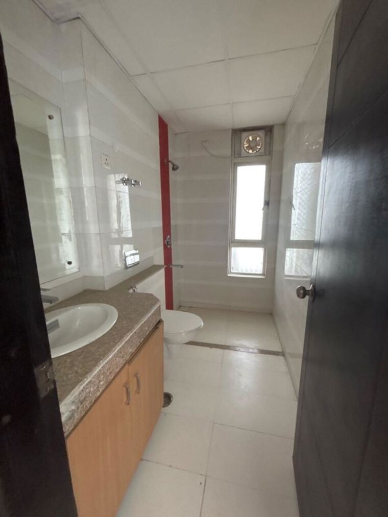 Bathroom, jaypee-greens-kalypso-court 3 Bedroom 2640 Sq.Ft. Apartment In Sector 128 Noida 10425378