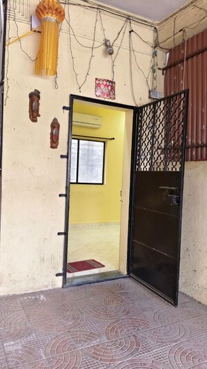 Staircase in 1.5 BHK Apartment at Choice Goodwill Enclave, Tingre Nagar – for Rent