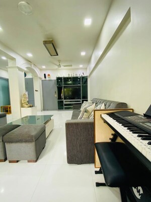 Master Bedroom in 2 BHK Apartment at Andheri West – for Rent