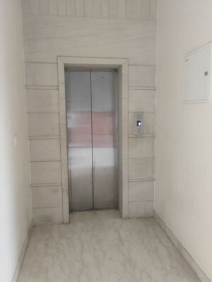 Room in 6 BHK Villa at Unitech Nirvana Country Cedar Crest, Sector 50 – for Rent