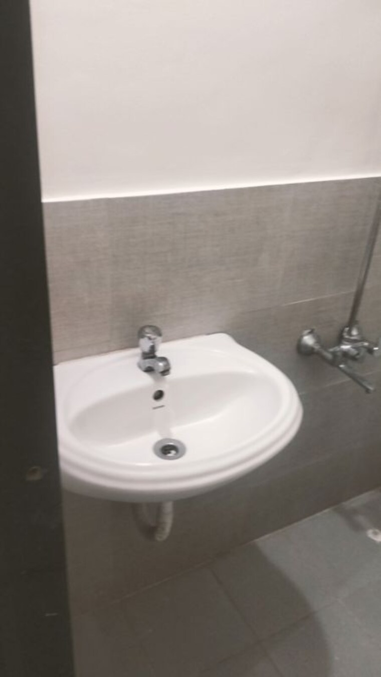 Bathroom, kumar-princetown-royal 3 Bedroom 1800 Sq.Ft. Apartment In Undri Pune 10427857