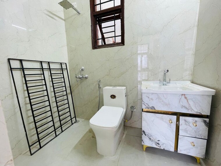 Bathroom, ansal-florence-residency 3 Bedroom 300 Sq.Yd. Builder Floor In Sector 57 Gurgaon 10427855
