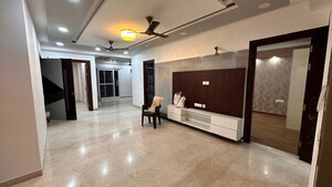 Room in 5 BHK Villa at Nirvana Country – for Rent