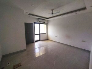 Room in 3 BHK Builder Floor at Greater Kailash ii – for Rent