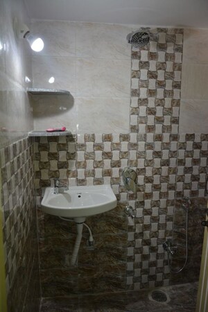 Bathroom in 2 BHK Builder Floor at Kismatpur – for Rent