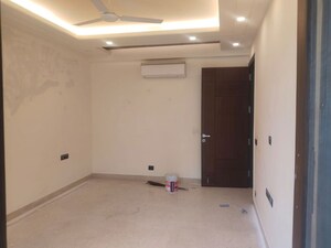 Room in 3 BHK Builder Floor at Greater Kailash I – for Rent