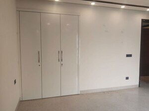Room in 3 BHK Builder Floor at Greater Kailash I – for Rent