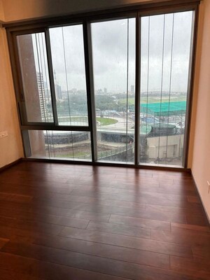 Room in 3 BHK Apartment at Piramal Mahalaxmi, Mahalaxmi – for Rent