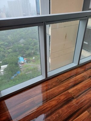 Room in 2 BHK Apartment at Piramal Aranya Arav, Byculla – for Rent