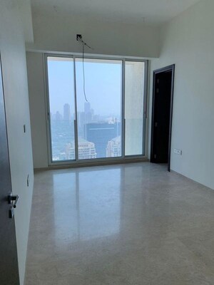 Room in 4 BHK Apartment at Raheja Imperia, Worli – for Rent