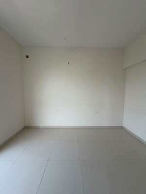Room in 3 BHK Apartment at Esteem Retreat, Sanjay Nagar – for Rent