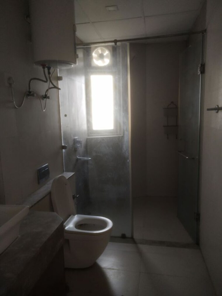 Bathroom, jaypee-greens-kalypso-court 4 Bedroom 3800 Sq.Ft. Apartment In Sector 128 Noida 10427884