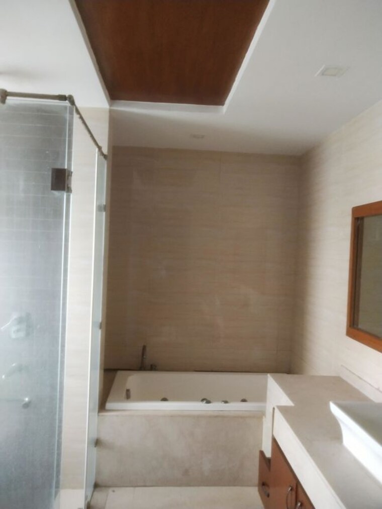 Bathroom, jaypee-greens-kalypso-court 4 Bedroom 3800 Sq.Ft. Apartment In Sector 128 Noida 10427884