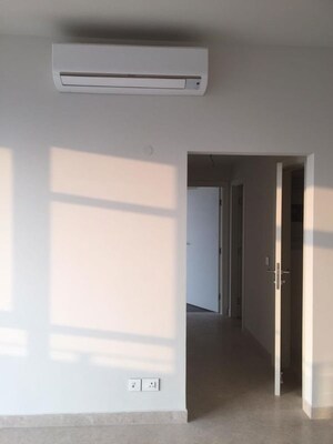 Room in 2.5 BHK Apartment at Ireo The Corridors, Sector 67a – for Rent