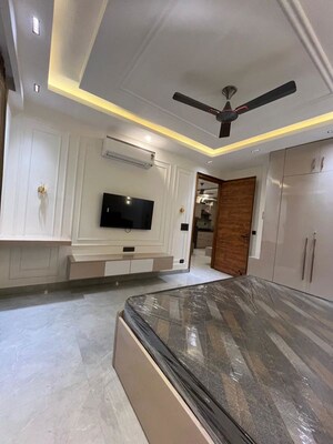 Kitchen in 1 BHK Apartment at Dlf Phase V – for Rent