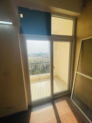 Furnished Amenities in 2 BHK Apartment at Amrapali Silicon City, Sector 76 – for Rent