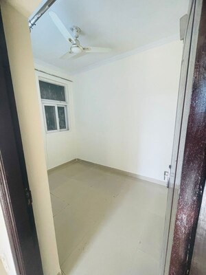 Room in 2 BHK Apartment at Amrapali Silicon City, Sector 76 – for Rent