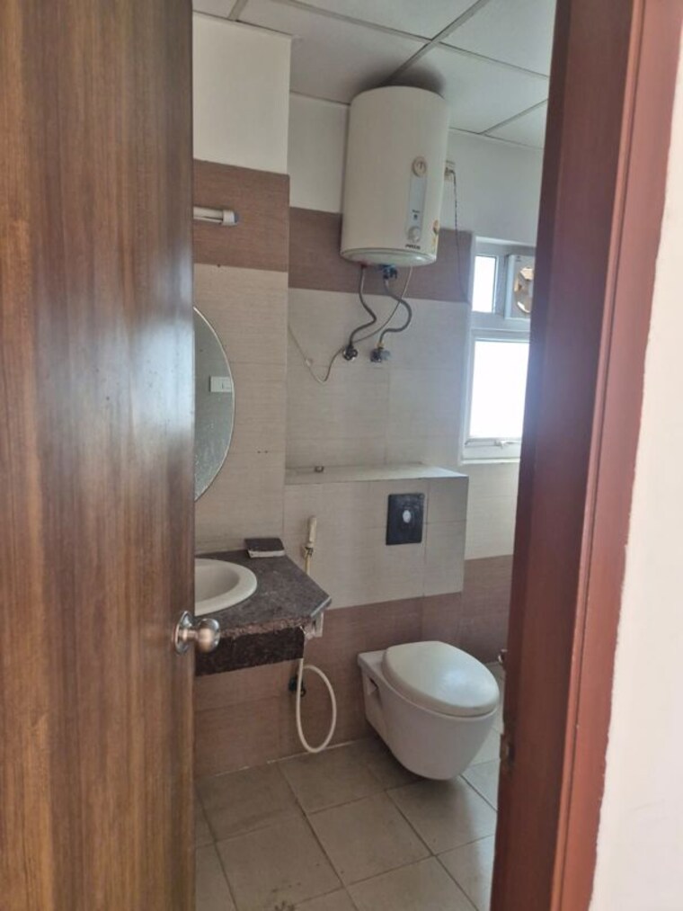 Bathroom, gardenia-gateway 3 Bedroom 1700 Sq.Ft. Apartment In Sector 75 Noida 10428041