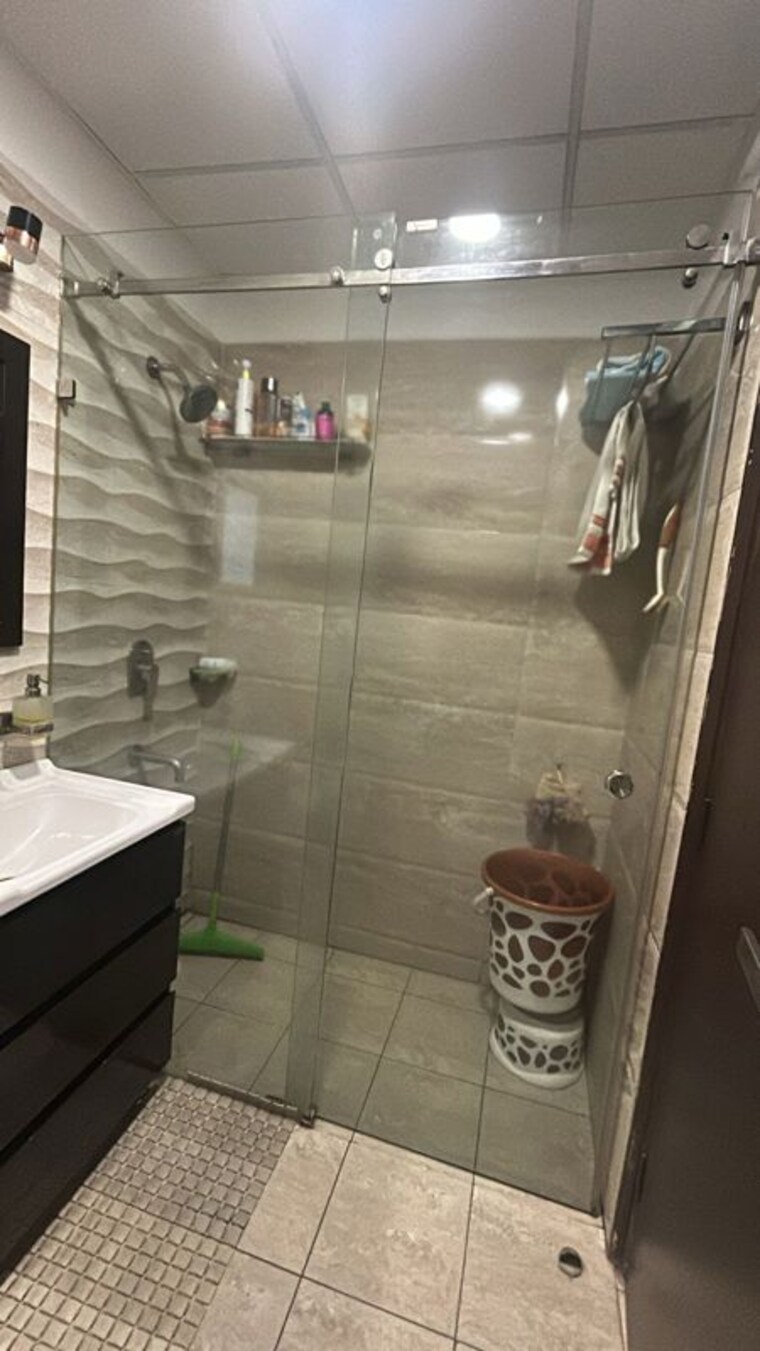 Bathroom, sector 82 3 Bedroom 1700 Sq.Ft. Apartment In Sector 82 Noida 10428045