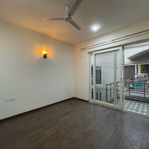 Room in 3 BHK Apartment at BPTP Amstoria Country Floor, Sector 102 – for Rent