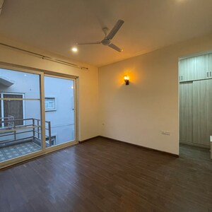 Room in 3 BHK Apartment at BPTP Amstoria Country Floor, Sector 102 – for Rent