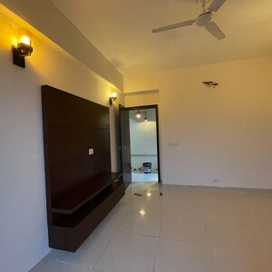 Room in 3 BHK Apartment at BPTP Amstoria Country Floor, Sector 102 – for Rent