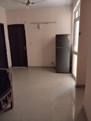 Room in 3 BHK Apartment at Gaur City 2 - 14th Avenue, Sector 16c Greater Noida – for Rent