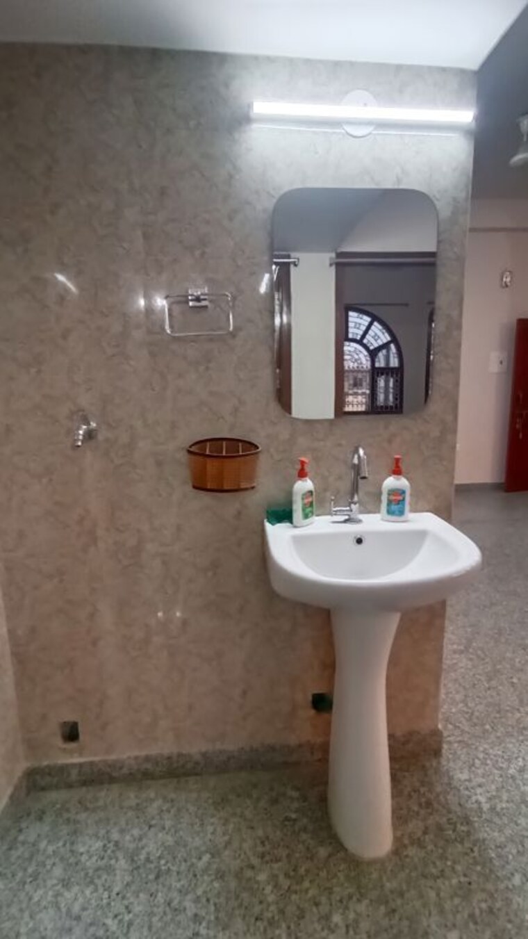Bathroom, mithapur 3.5 Bedroom 2200 Sq.Ft. Builder Floor In Mithapur Patna 10428075