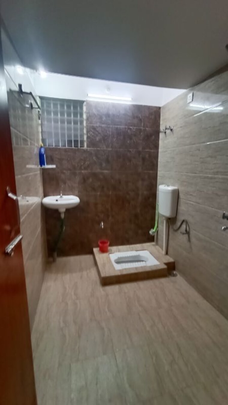 Bathroom, mithapur 3.5 Bedroom 2200 Sq.Ft. Builder Floor In Mithapur Patna 10428075