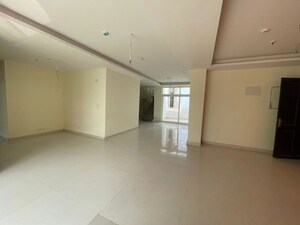 Room in 4 BHK Apartment at Amrapali Hanging Gardens, Sector 107 – for Rent