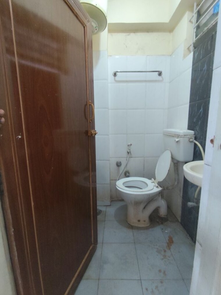 Bathroom, btm layout 1 1 Bedroom 450 Sq.Ft. Builder Floor In Btm Layout 1 Bangalore 10428083