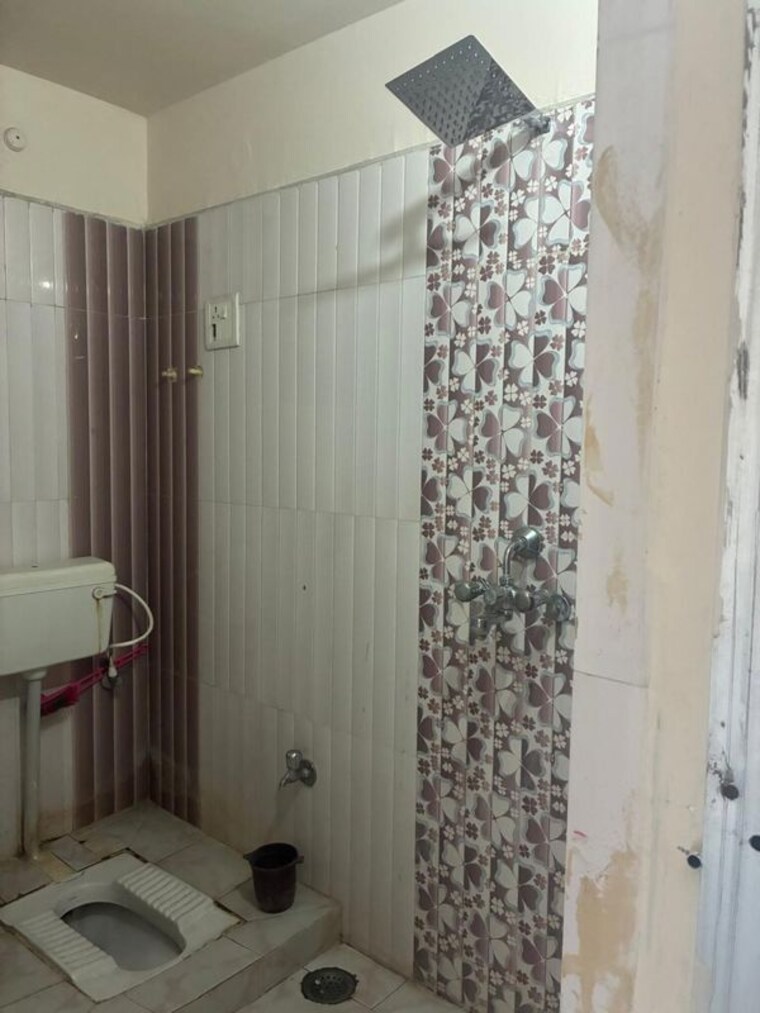 Bathroom, vivek vihar colony 3 Bedroom 1324 Sq.Ft. Apartment In Vivek Vihar Colony Patna 10428113