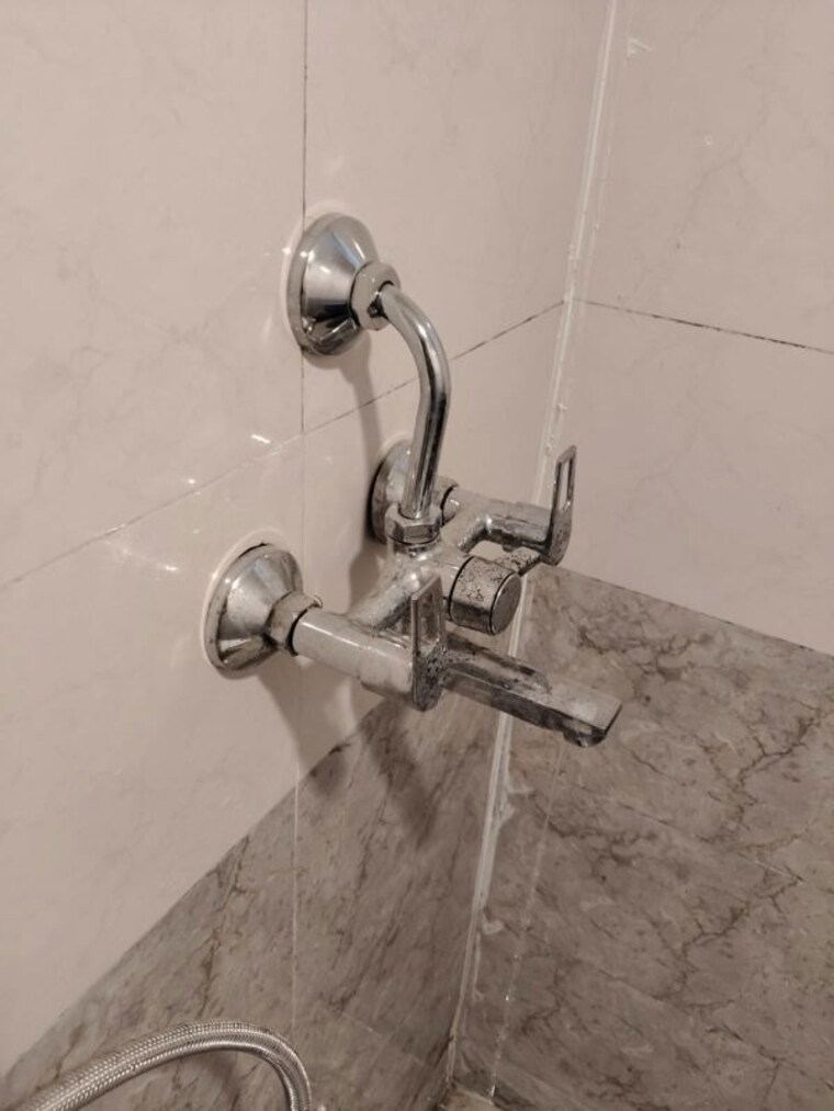 Bathroom, emaar-gurgaon-greens 3 Bedroom 1650 Sq.Ft. Apartment In Sector 102 Gurgaon 10428154