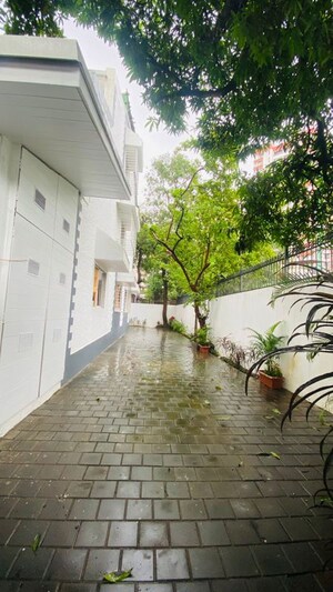 Balcony in 6+ BHK Villa at Lokhandwala Complex – for Sale