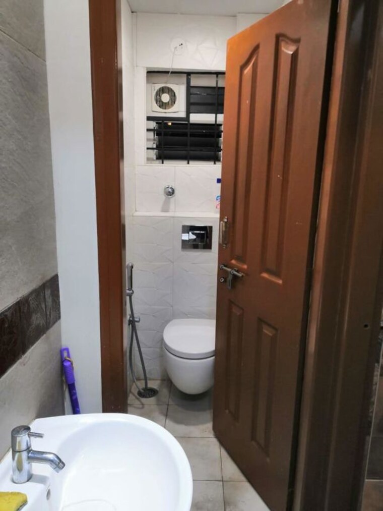 Bathroom, thyagaraja nagar 2 Bedroom 1000 Sq.Ft. Independent House In Thyagaraja Nagar Bangalore 10428151